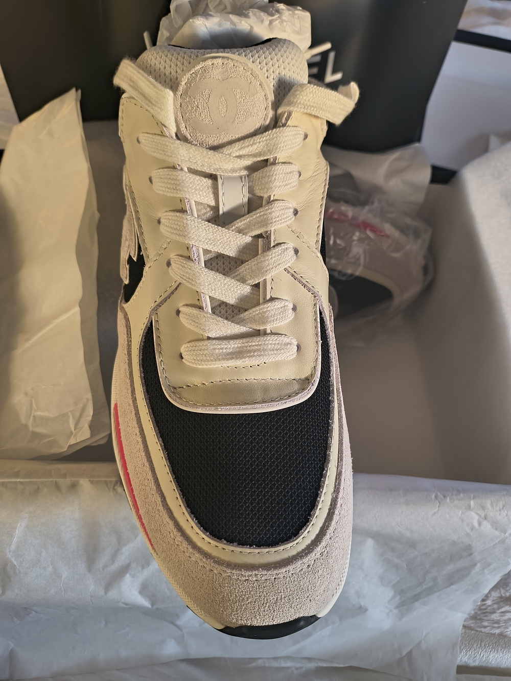 Black & Cream Logo Runner Sneakers Size 44 - Picture 7 of 7